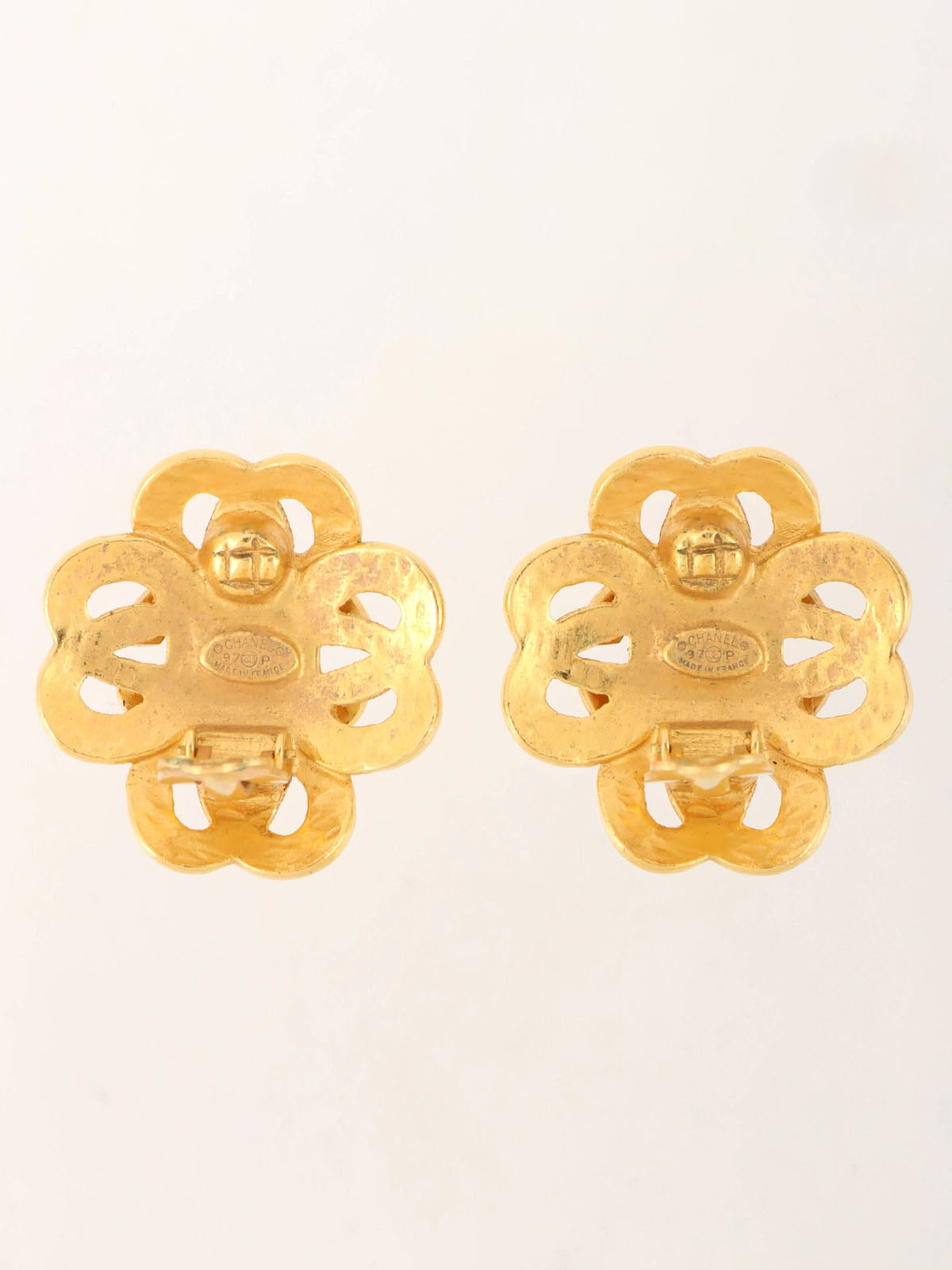 1997 Flower Motif CC Mark Logo Cutout Earrings Gold