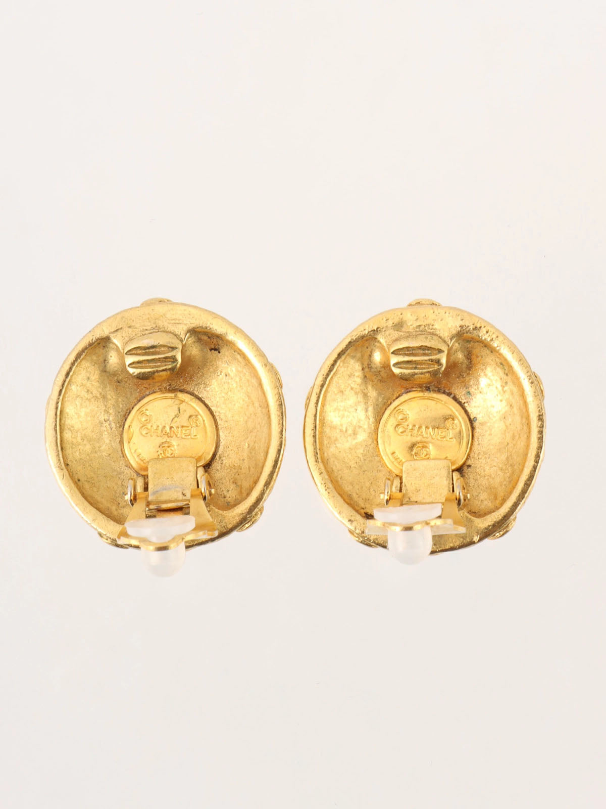 Round CC Mark Design Earrings Gold