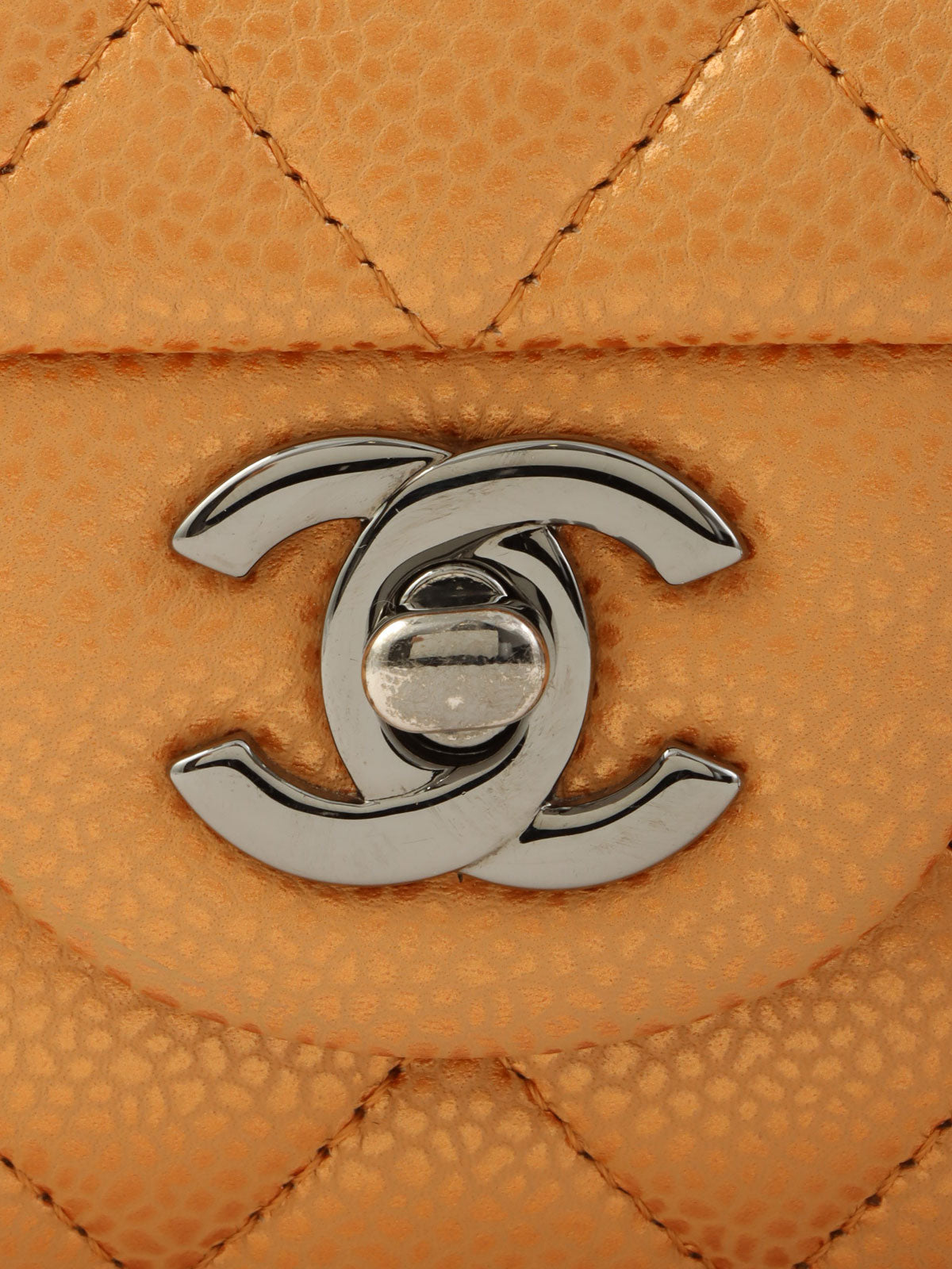 2010年頃製 クラシックフラップチェーンバッグ25cm メタリックオレンジ