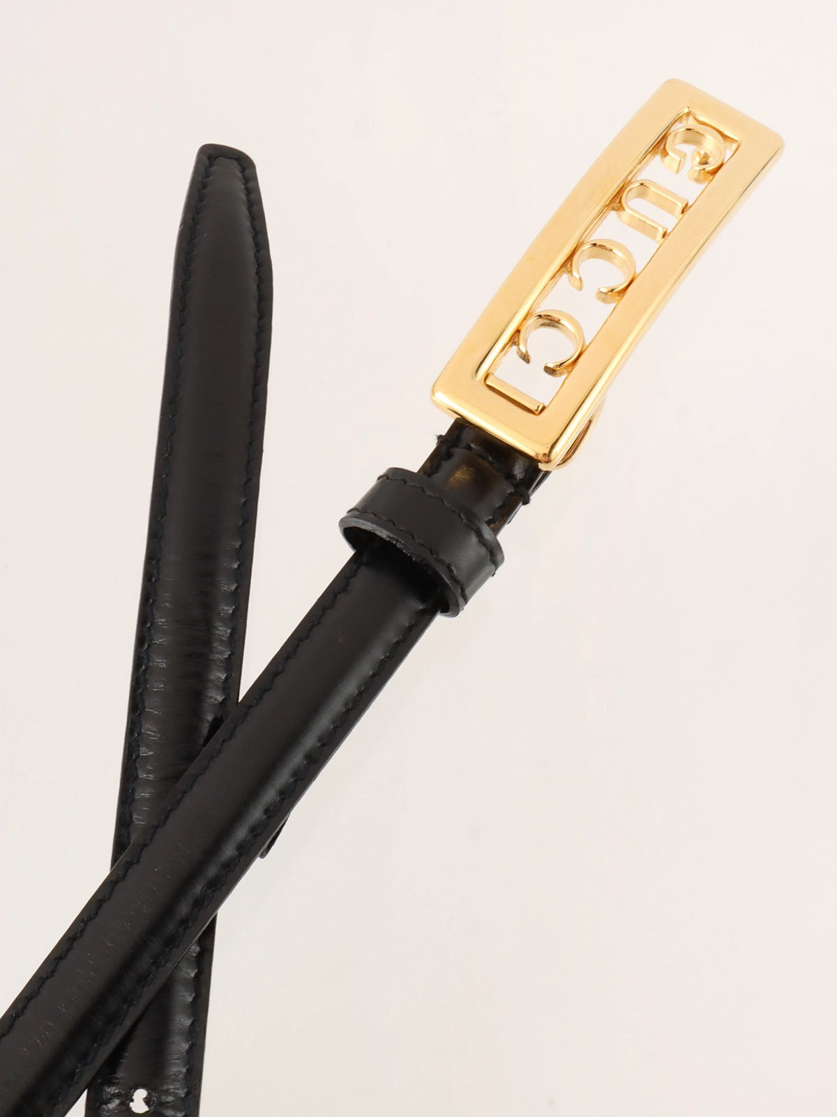 Leather logo buckle belt in black/gold