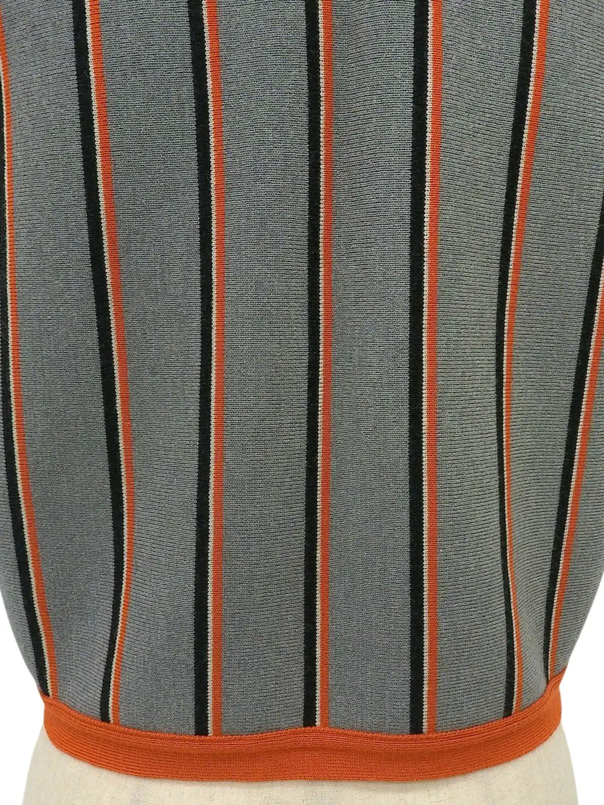 バイカラーロゴワッペンニットベスト　グレー／オレンジ