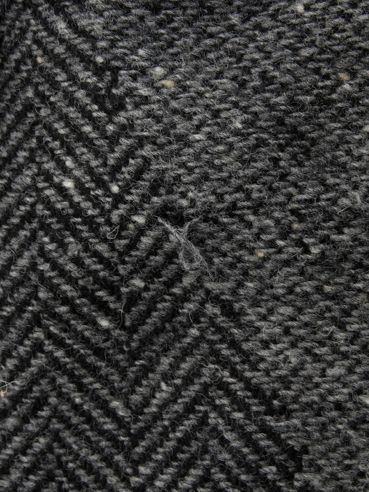 Wool check pattern skirt in gray/black