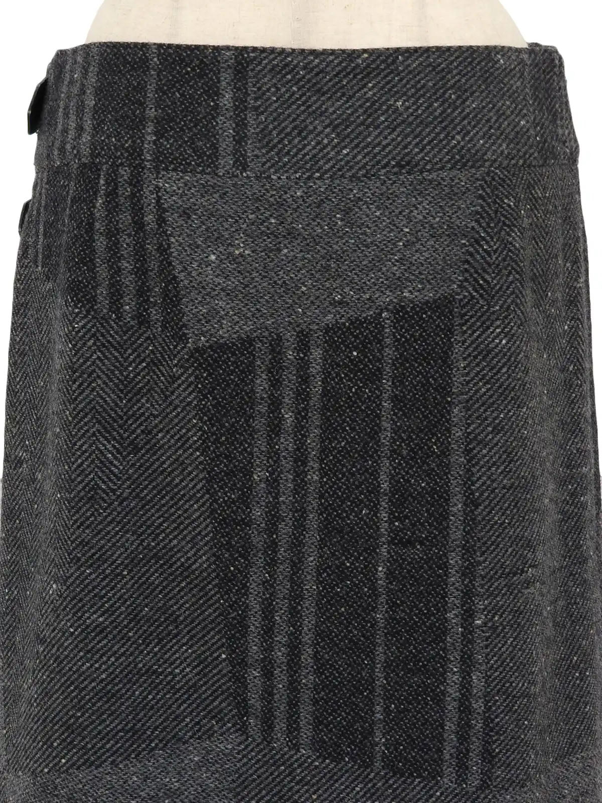 Wool check pattern skirt in gray/black