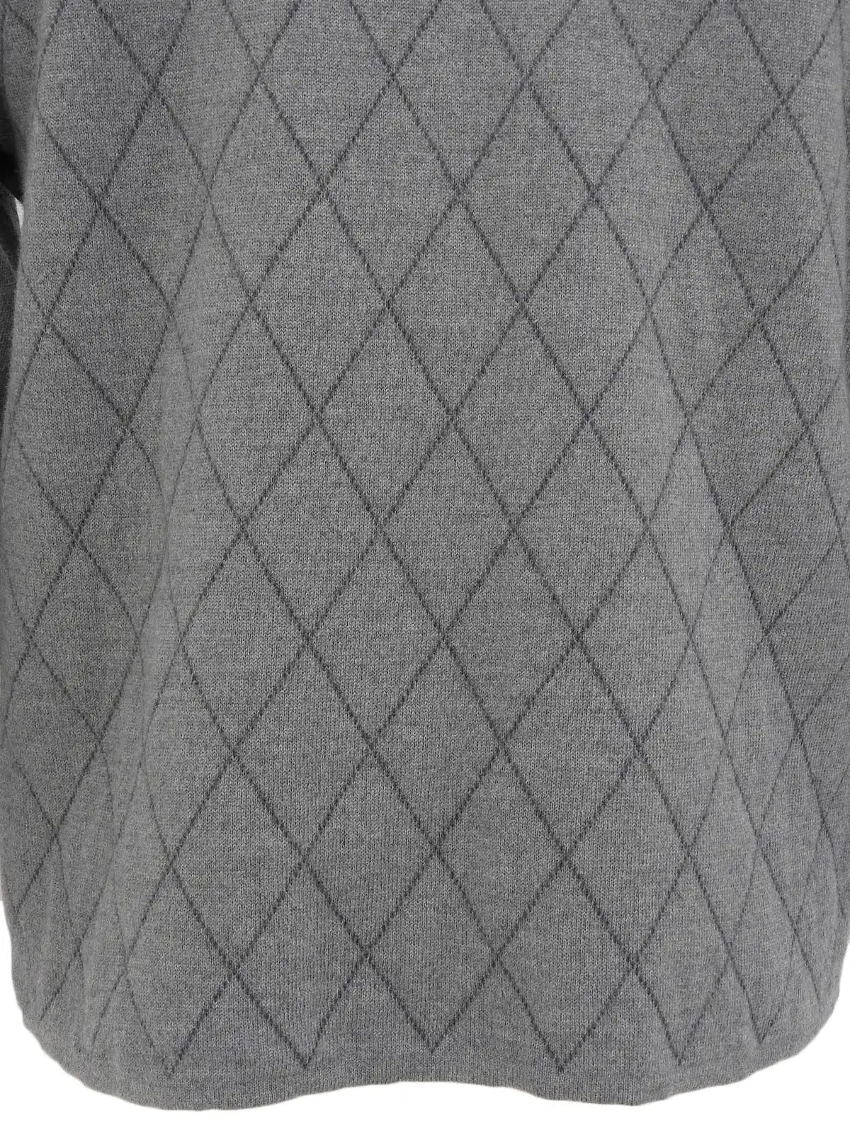 ダイヤパターンロゴ刺繍ニットセーター　グレー