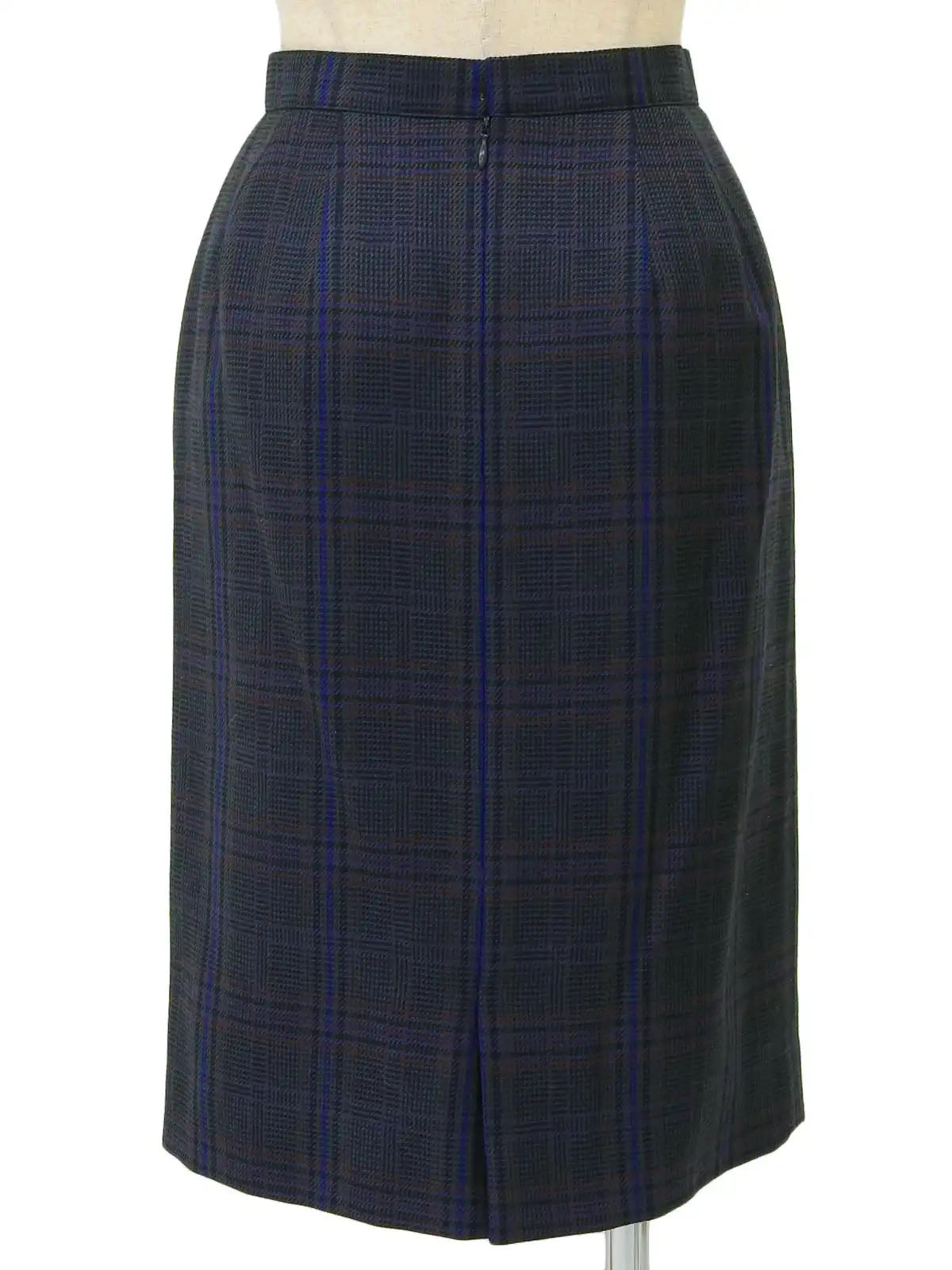 Check Pattern Design Button Set Up in Navy/Multi