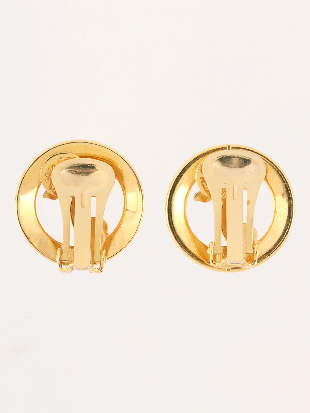 ラウンドミュージカルノートカットアウトイヤリング ゴールド