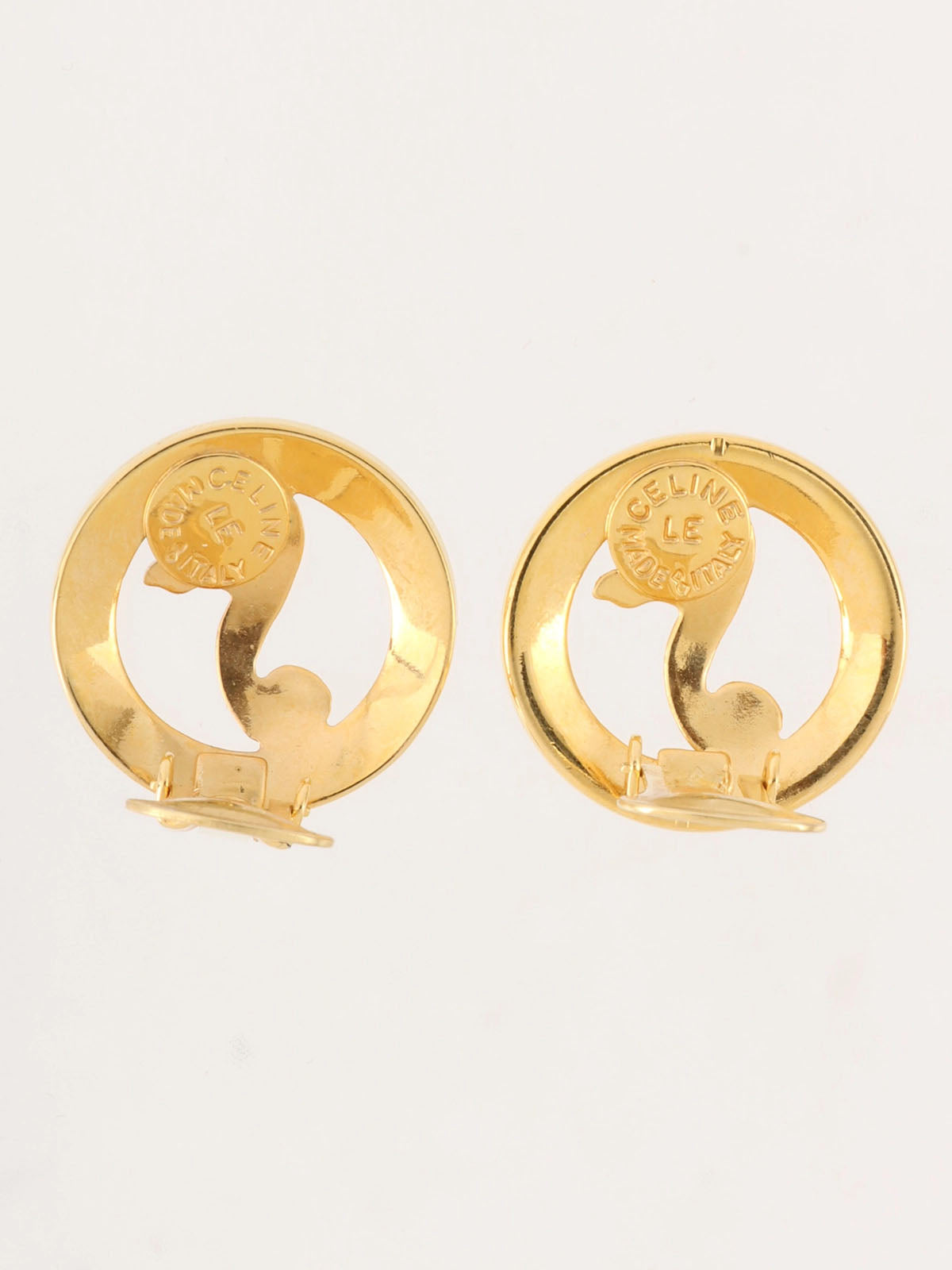 ラウンドミュージカルノートカットアウトイヤリング ゴールド