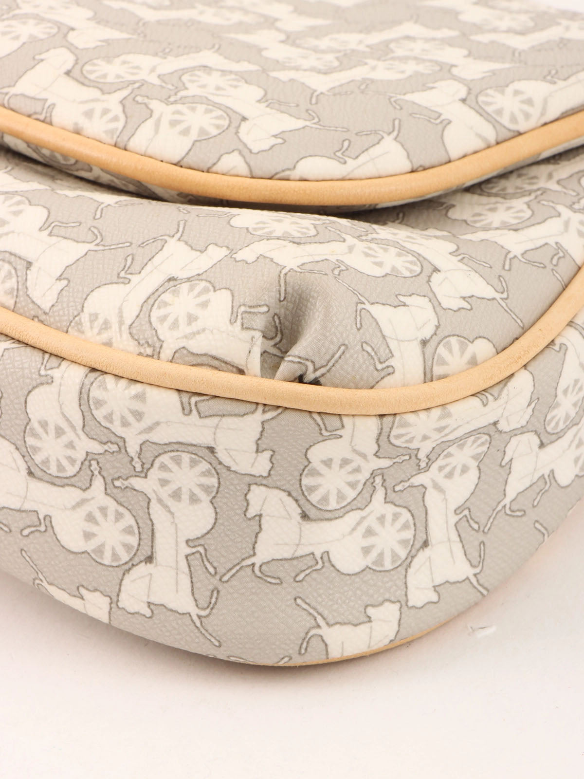 Horse Carriage Pattern Shoulder Bag in Gray/White