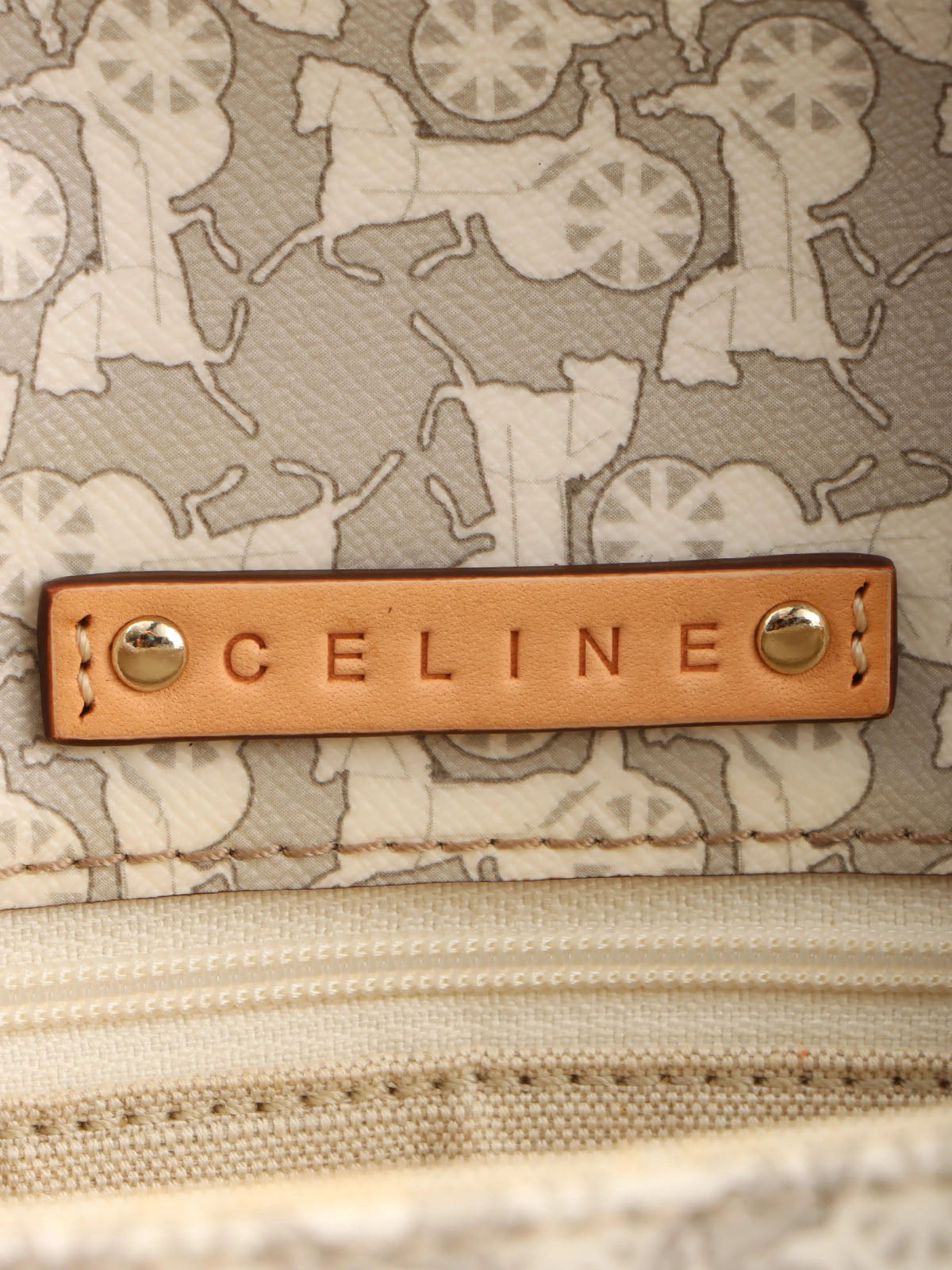 Horse Carriage Pattern Shoulder Bag in Gray/White