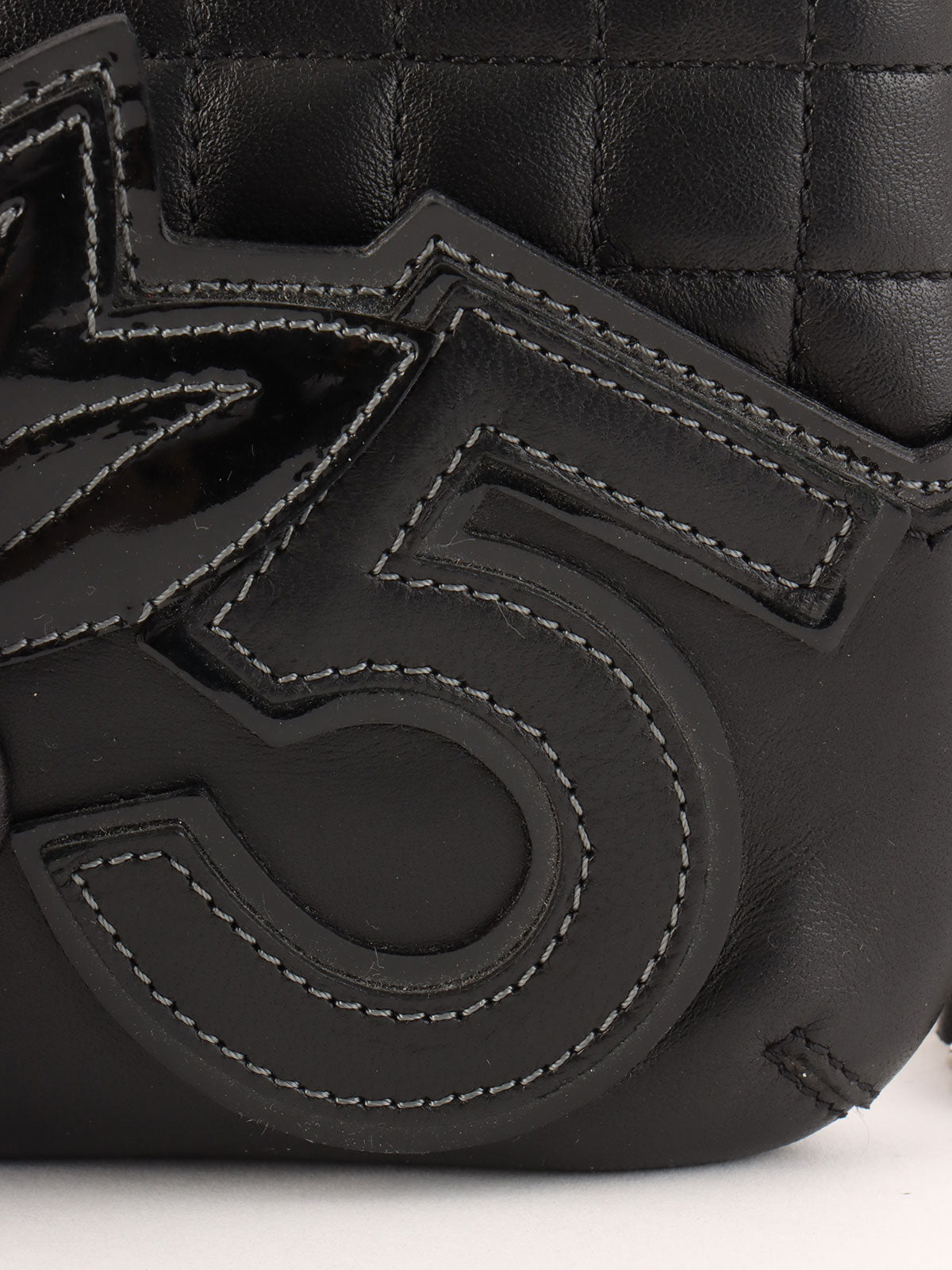 2005年頃製 カメリアチョコバーチェーンバッグミニ ブラック