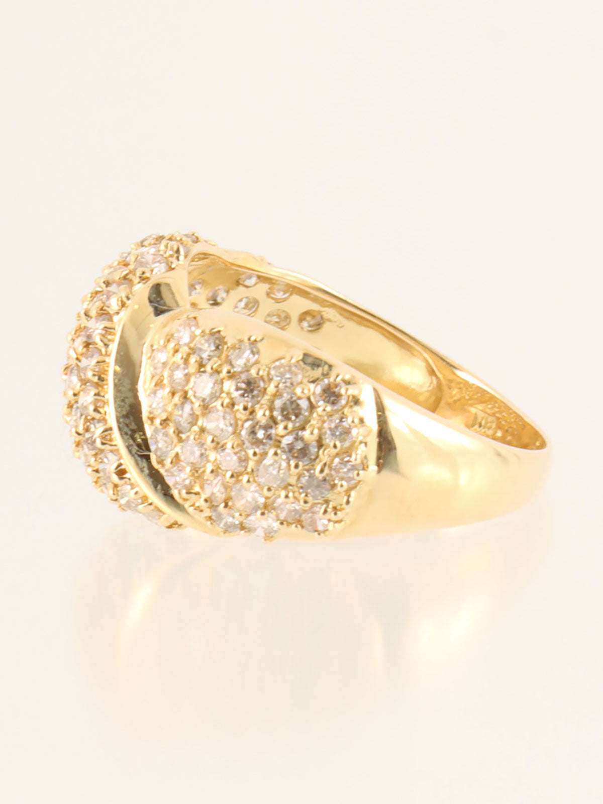 18K Gold Diamond Design Ring