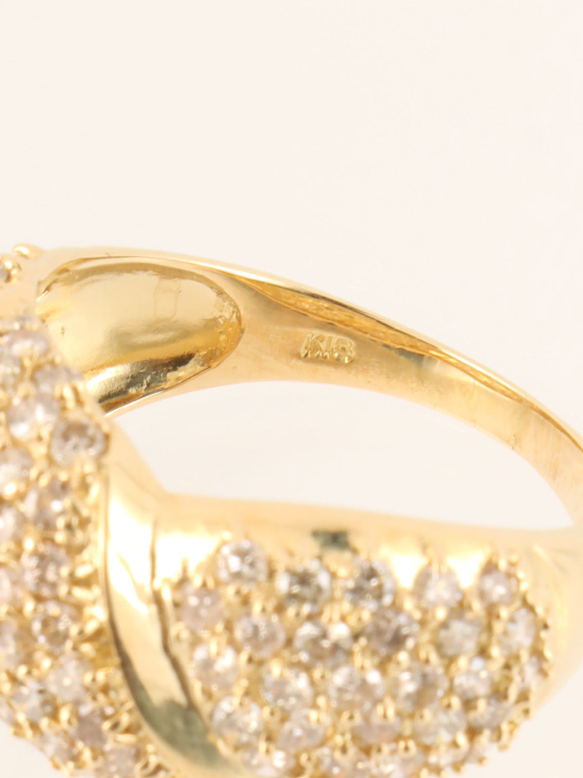 18K Gold Diamond Design Ring