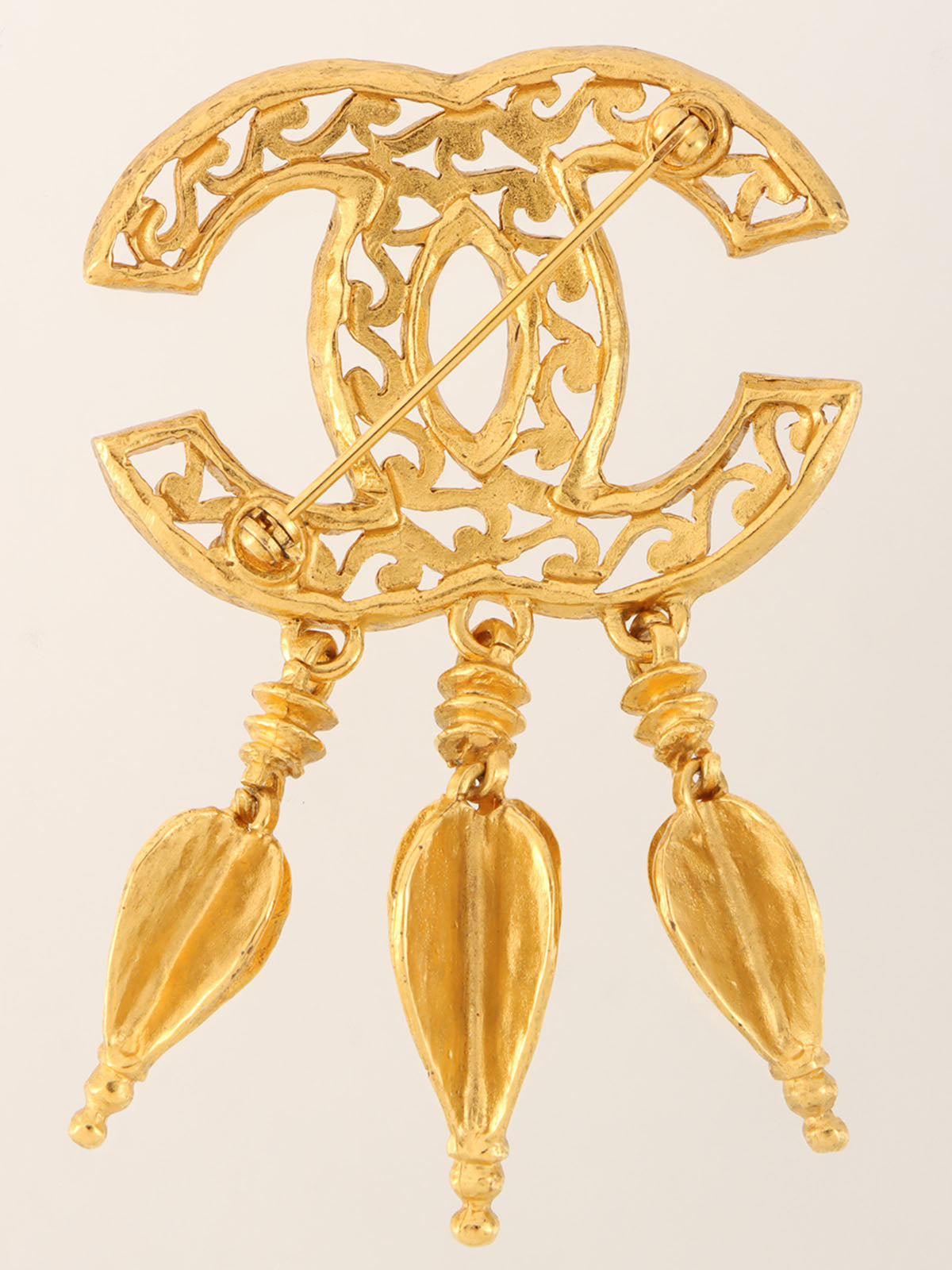 1995 Design Cutout CC Mark Swing Brooch Gold