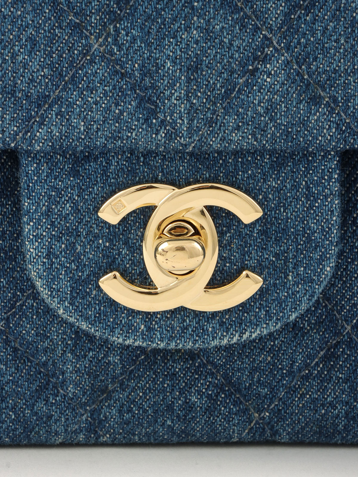 1998 年款牛仔经典翻盖链条包，25 厘米，靛蓝色