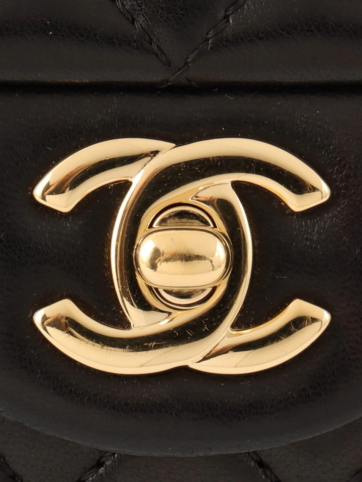 2009 心形吊饰 CC 旋转锁扣链条包（黑色）