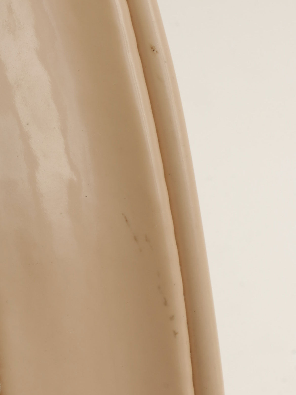 1995 年专利圆形 CC 标志化妆包，米色/黑色