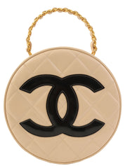 1995 年专利圆形 CC 标志化妆包，米色/黑色