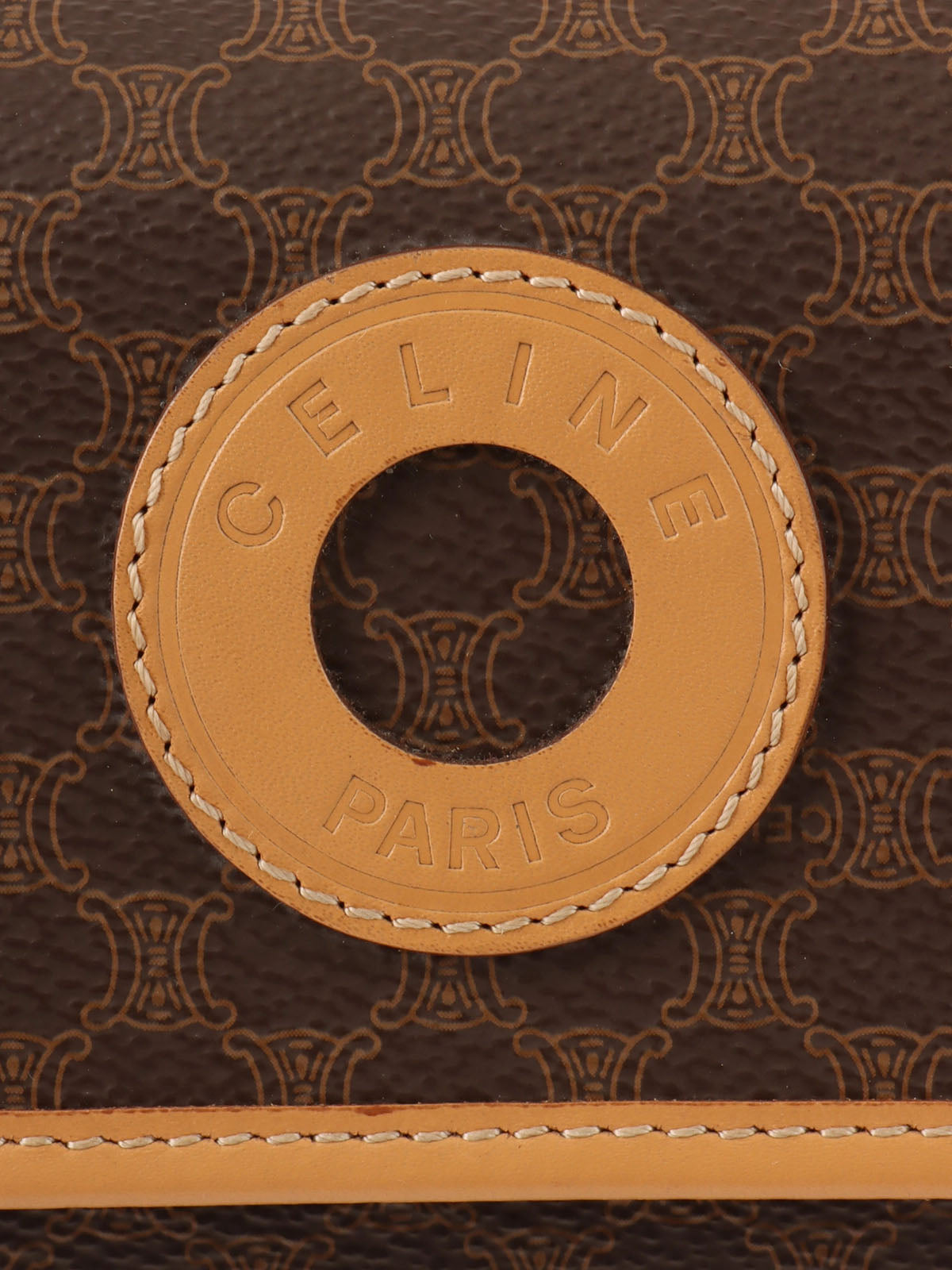 マカダムパターンロゴエンボス2wayバッグ　ブラウン