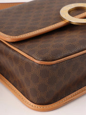 マカダムパターンロゴプレートショルダーバッグ ブラウン