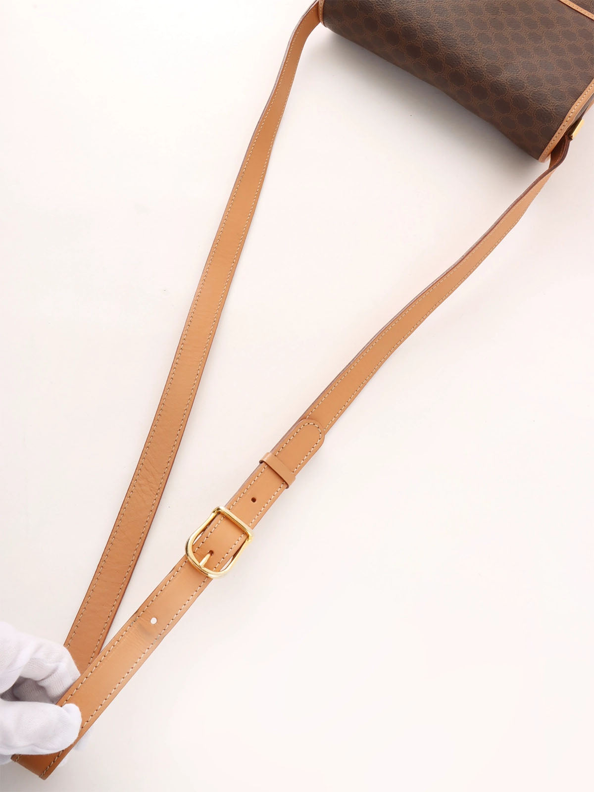 マカダムパターンロゴプレートショルダーバッグ ブラウン