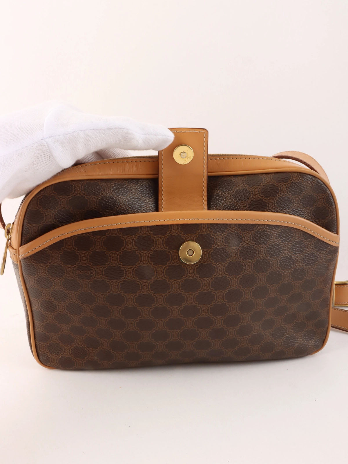 マカダムパターンロゴプレートショルダーバッグ ブラウン