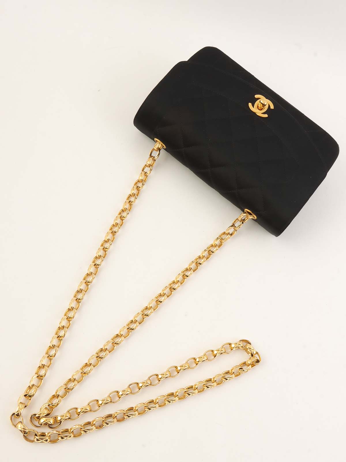 1990年代缎面戴安娜翻盖珠宝链条单肩包 20厘米 黑色