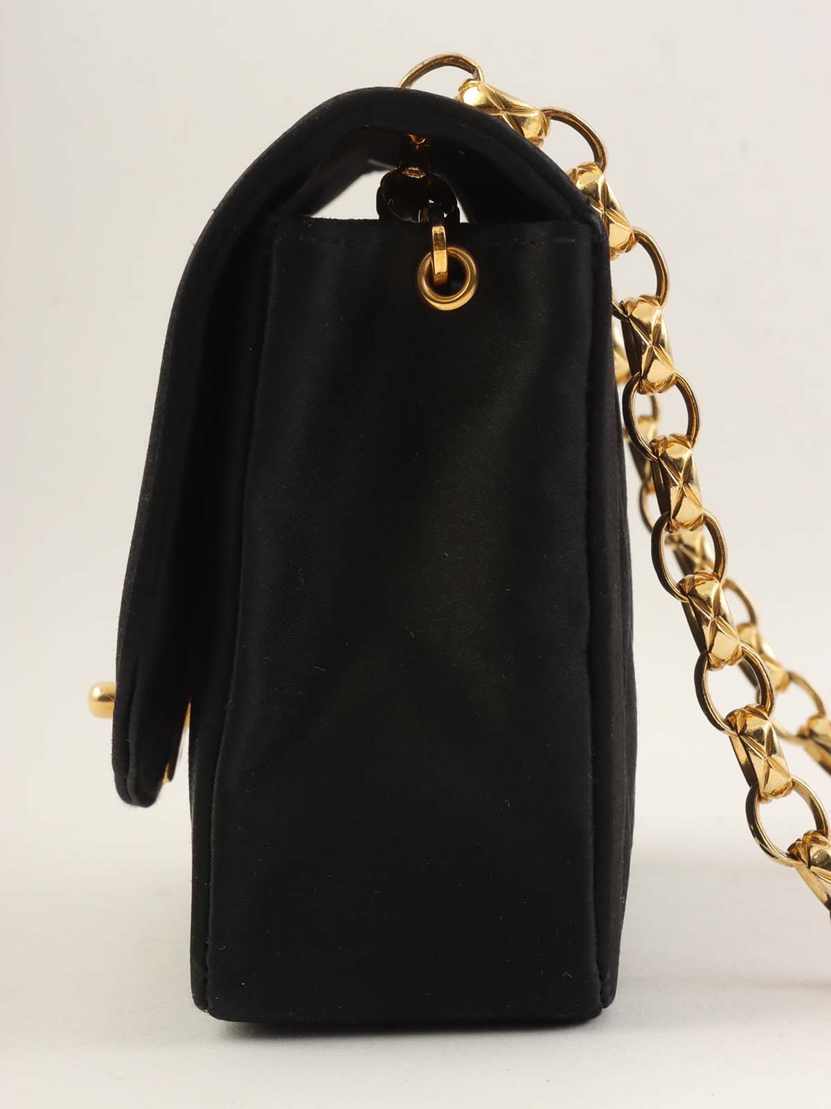 1990年頃製 サテンダイアナフラップビジューチェーンショルダーバッグ20cm ブラック