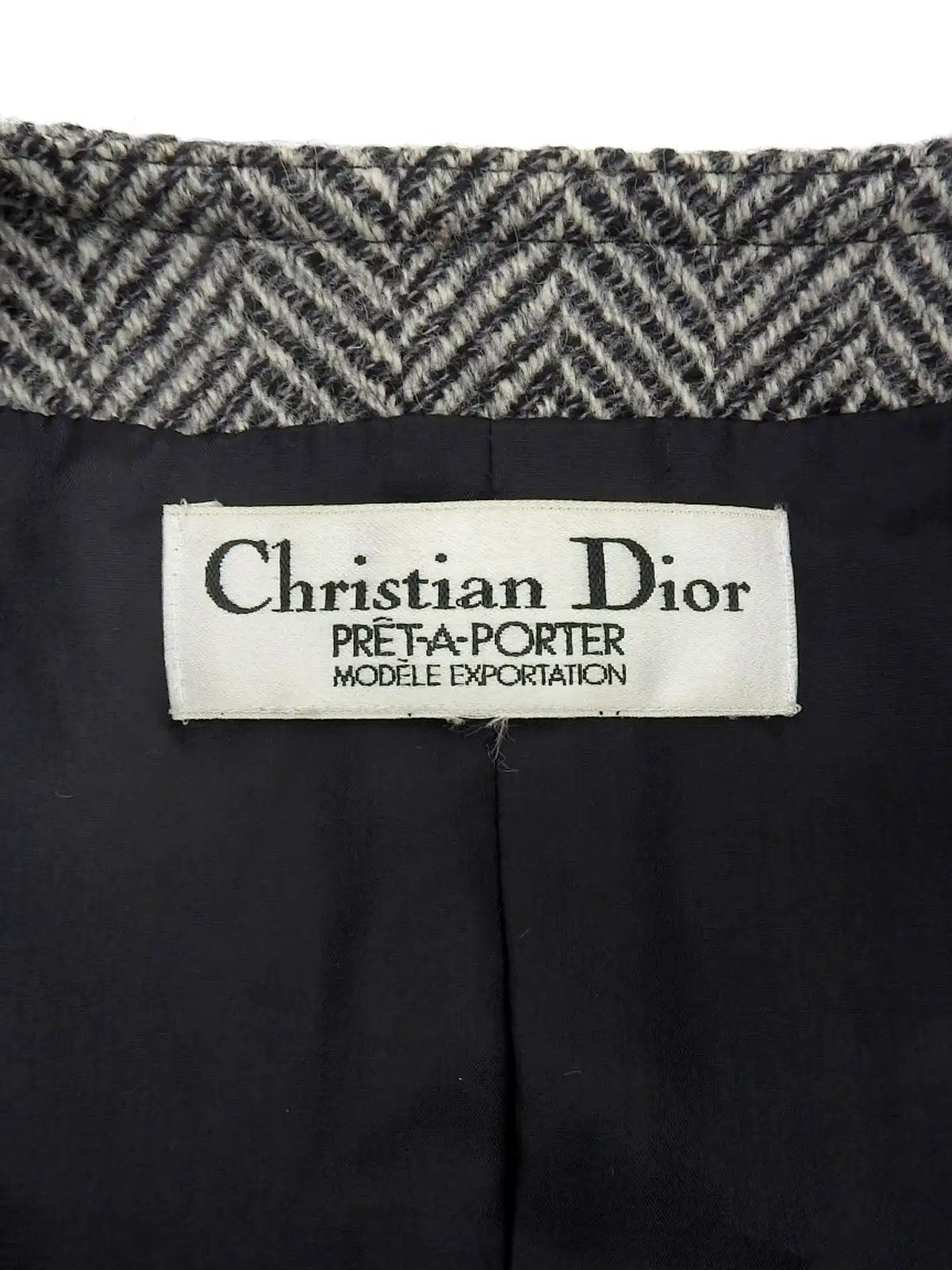 Herringbone pattern collarless jacket in gray