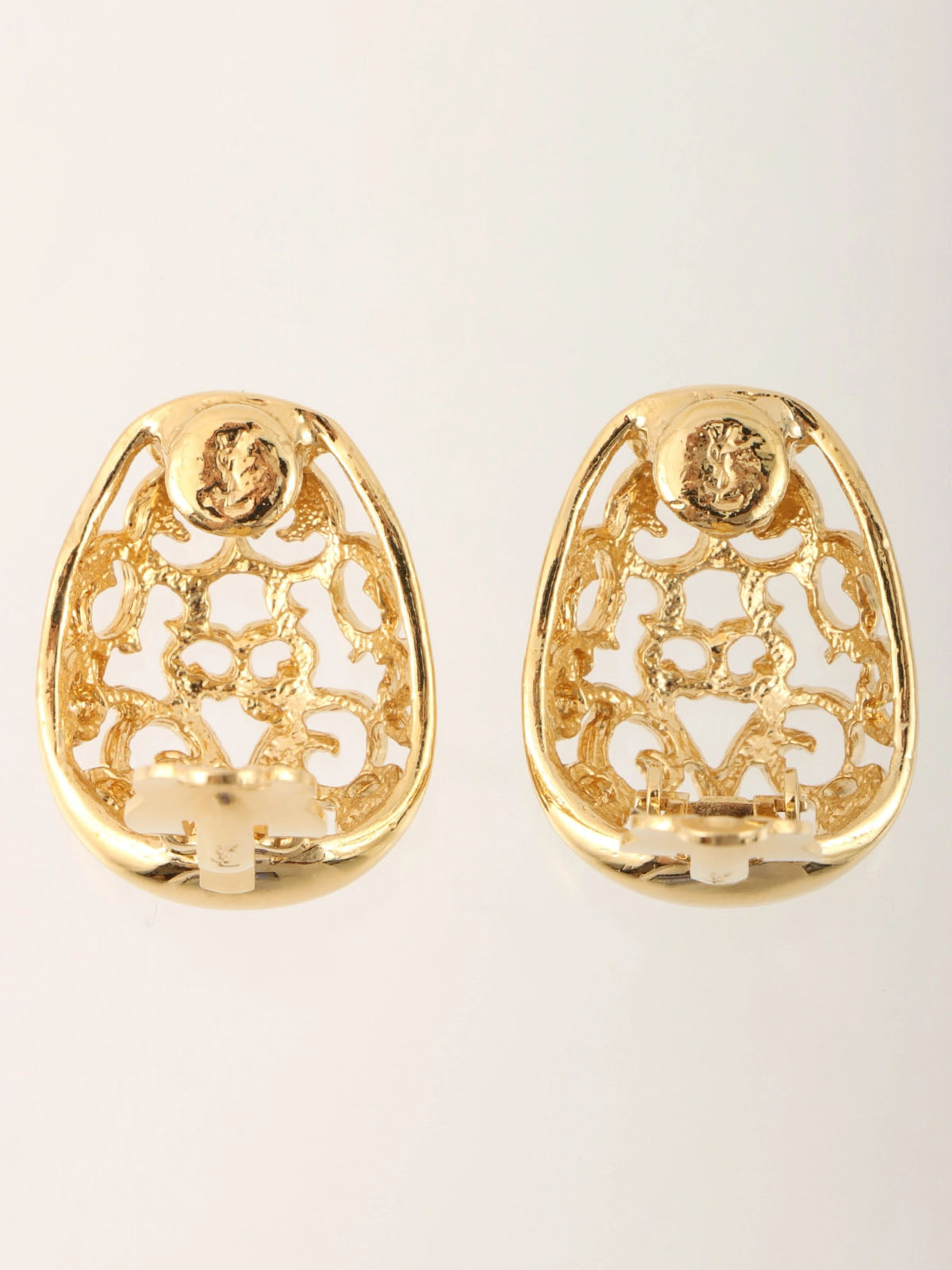 Design Cutout Earrings Gold