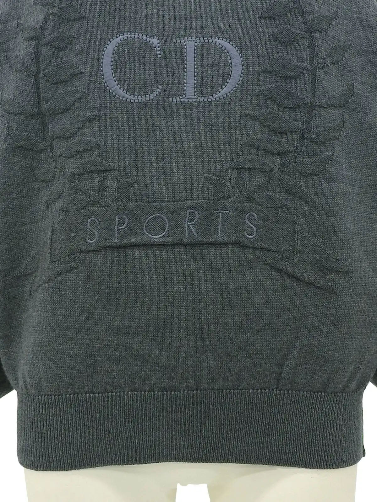 ロゴ刺繍ロングスリーブニットトップス　グレー