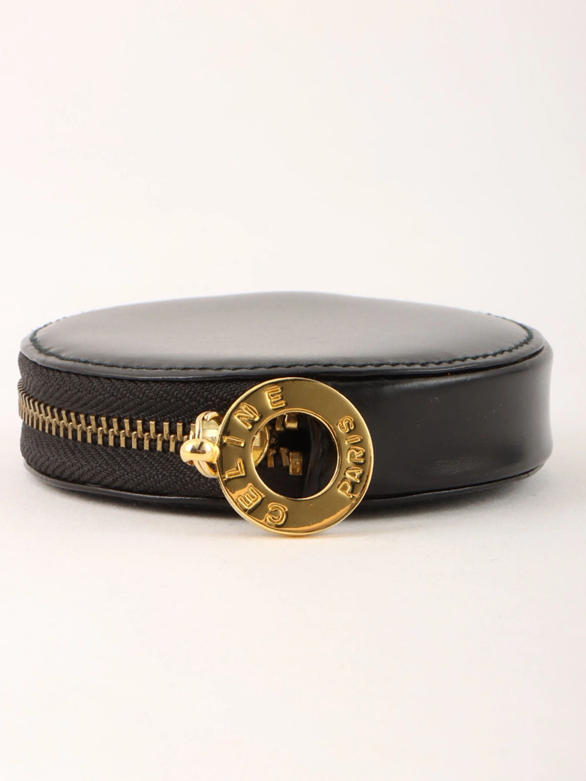 黑色圆形硬币盒，带标志牌