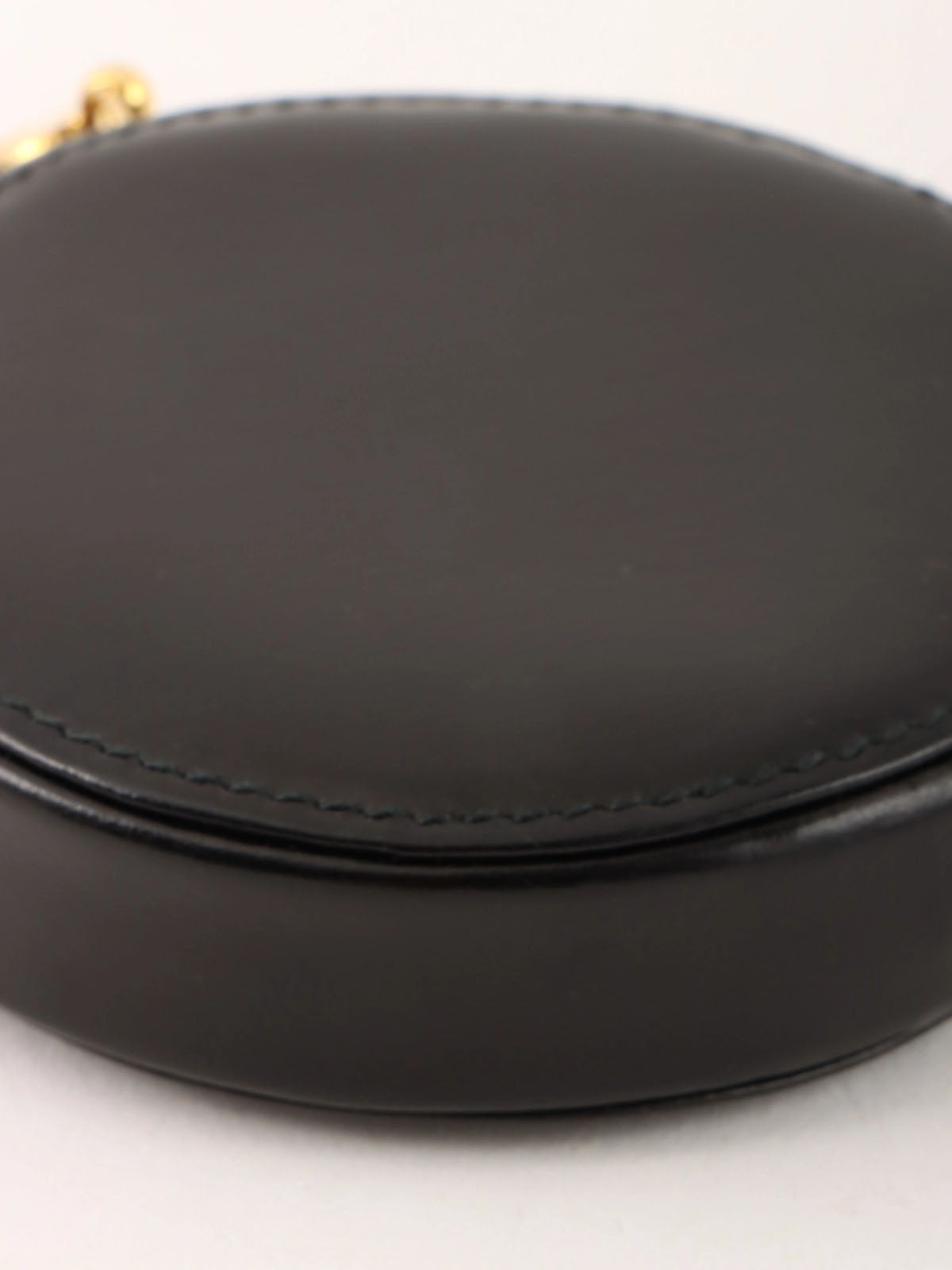 黑色圆形硬币盒，带标志牌