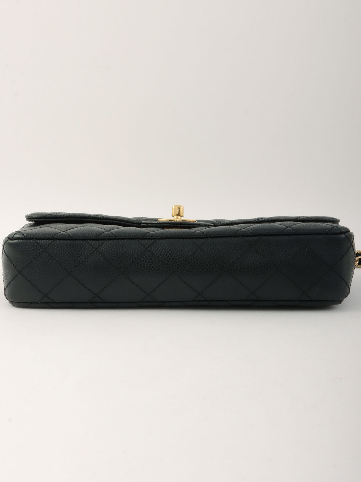 2005年頃製 キャビアスキンイーストウェストチェーンバッグ ブラック