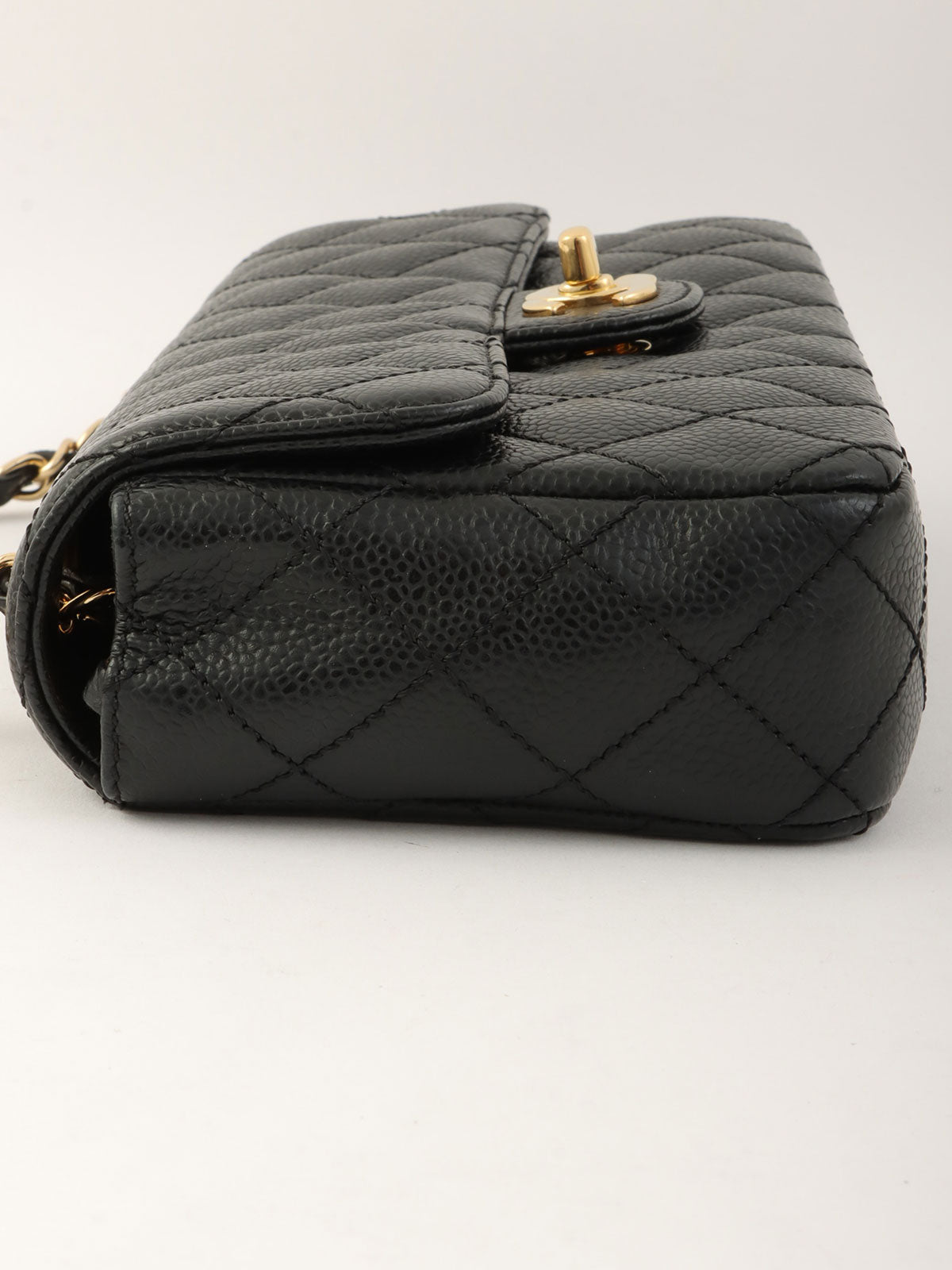 2005年頃製 キャビアスキンイーストウェストチェーンバッグ ブラック