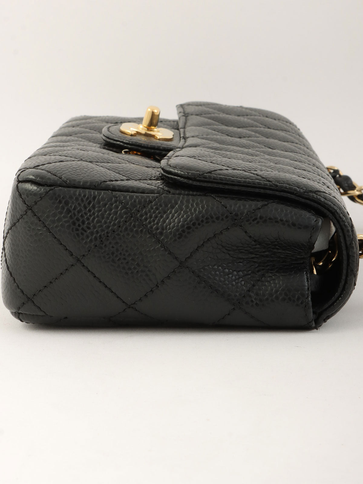 2005年頃製 キャビアスキンイーストウェストチェーンバッグ ブラック