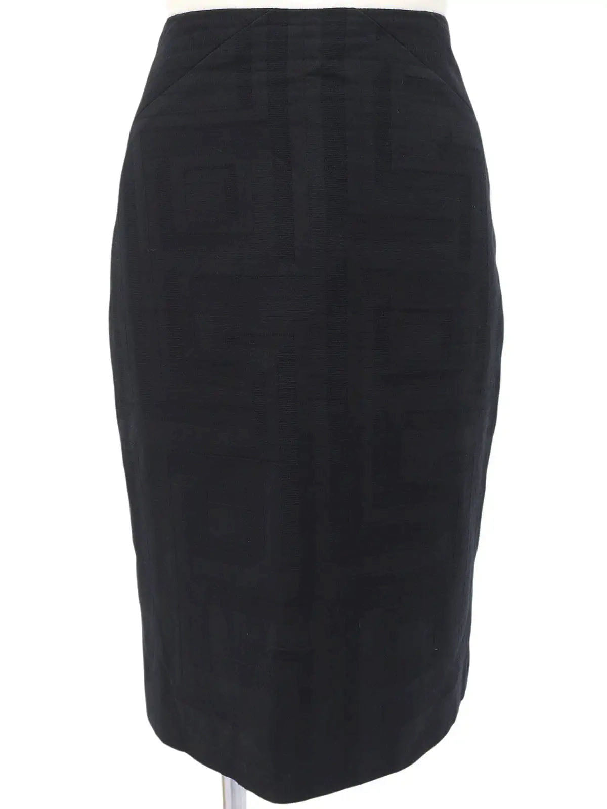 Spiral Pattern Set Up in Black