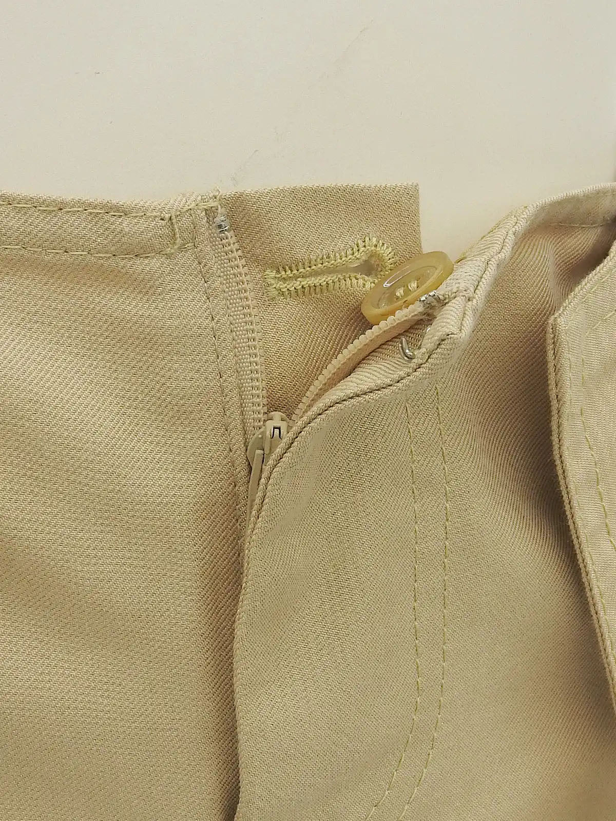 Logo Buckle Tight Skirt Beige