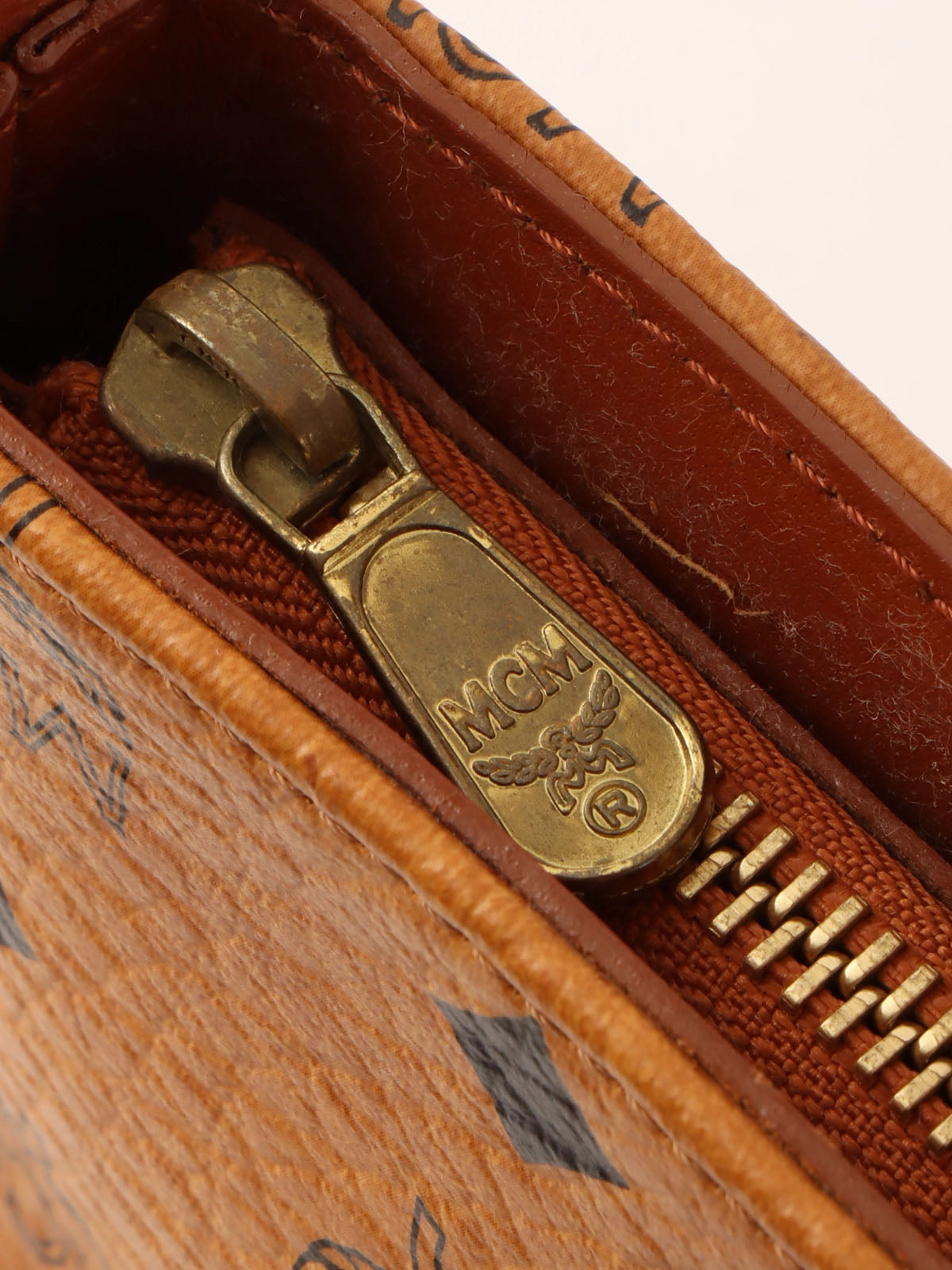 标志图案肩背包 驼色