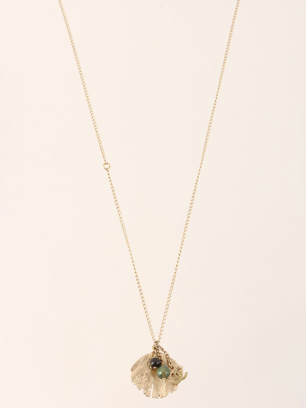 2011年製　リーフモチーフビーズCCマークネックレス　ゴールド／グリーン／ブラック