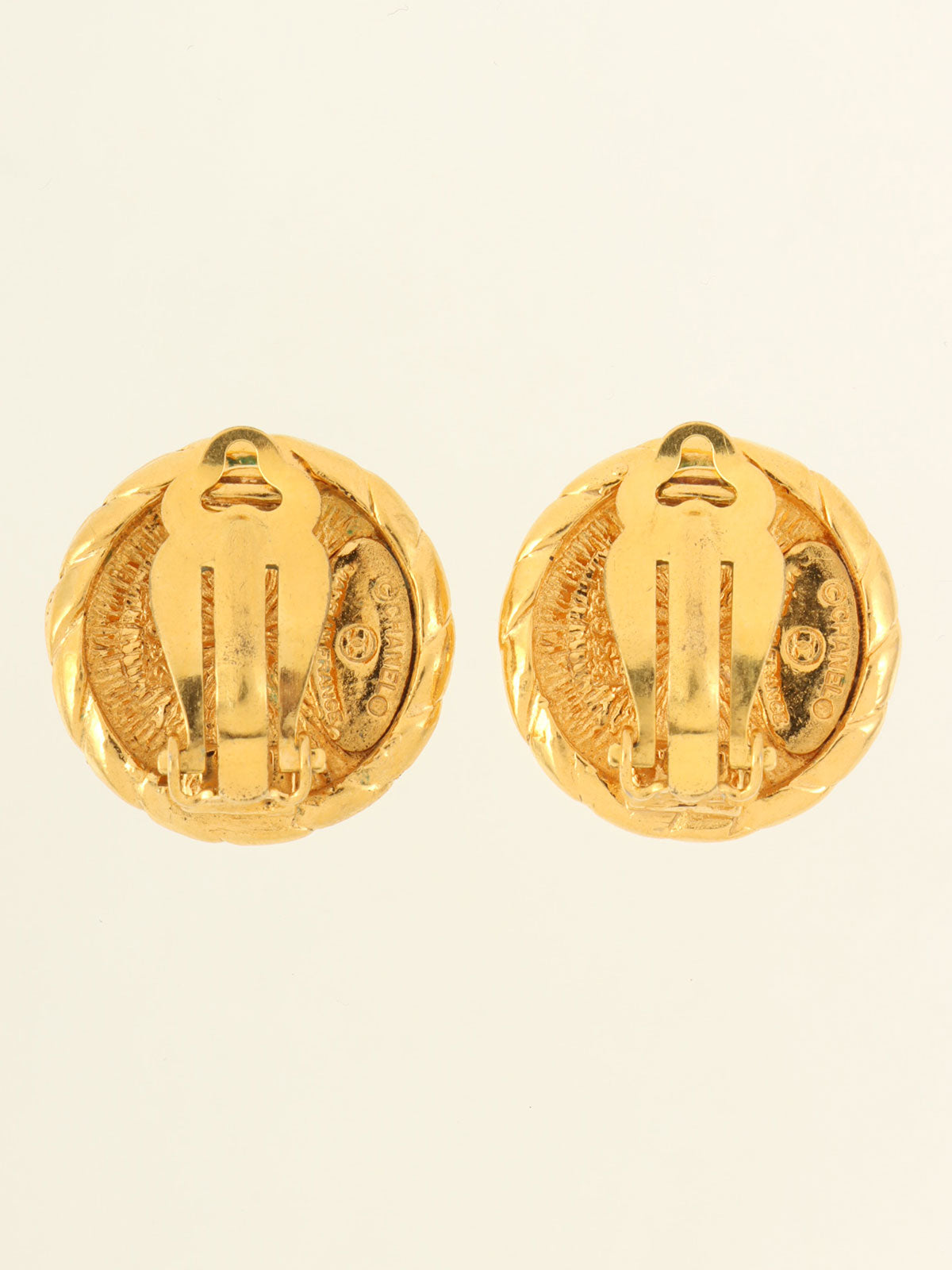 Round CC Mark Earrings Gold
