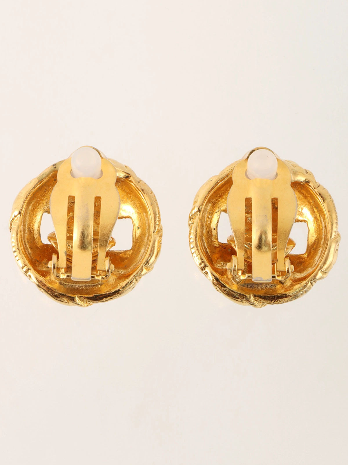 ラウンドCCマークカットアウトイヤリング　ゴールド