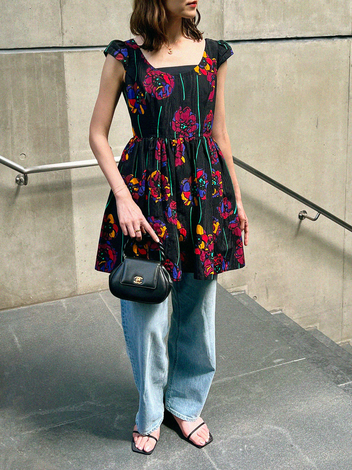 フラワーパターンノースリーブワンピース ブラック/マルチ