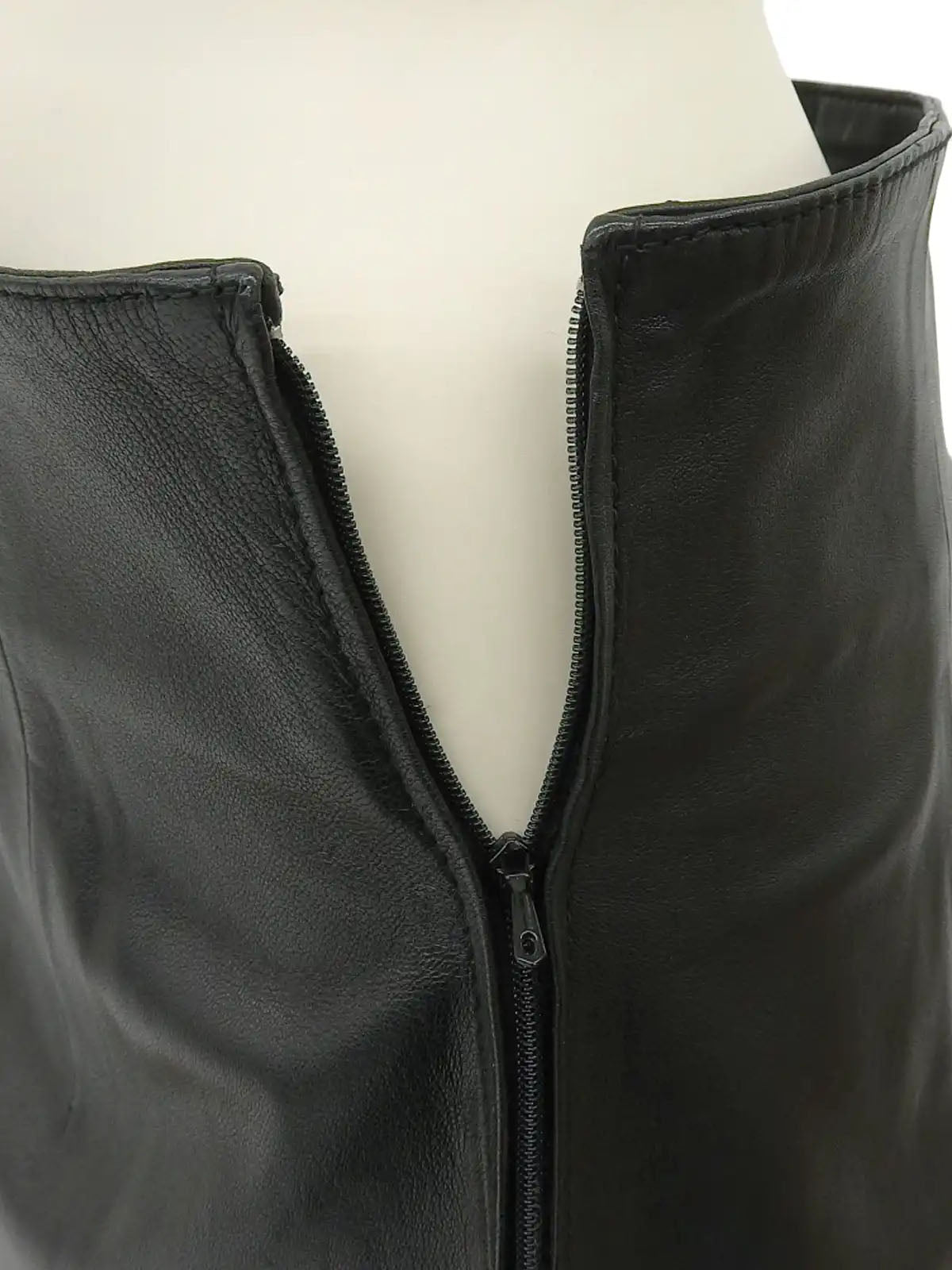 レザーリーフ刺繍タイトスカート　ブラック