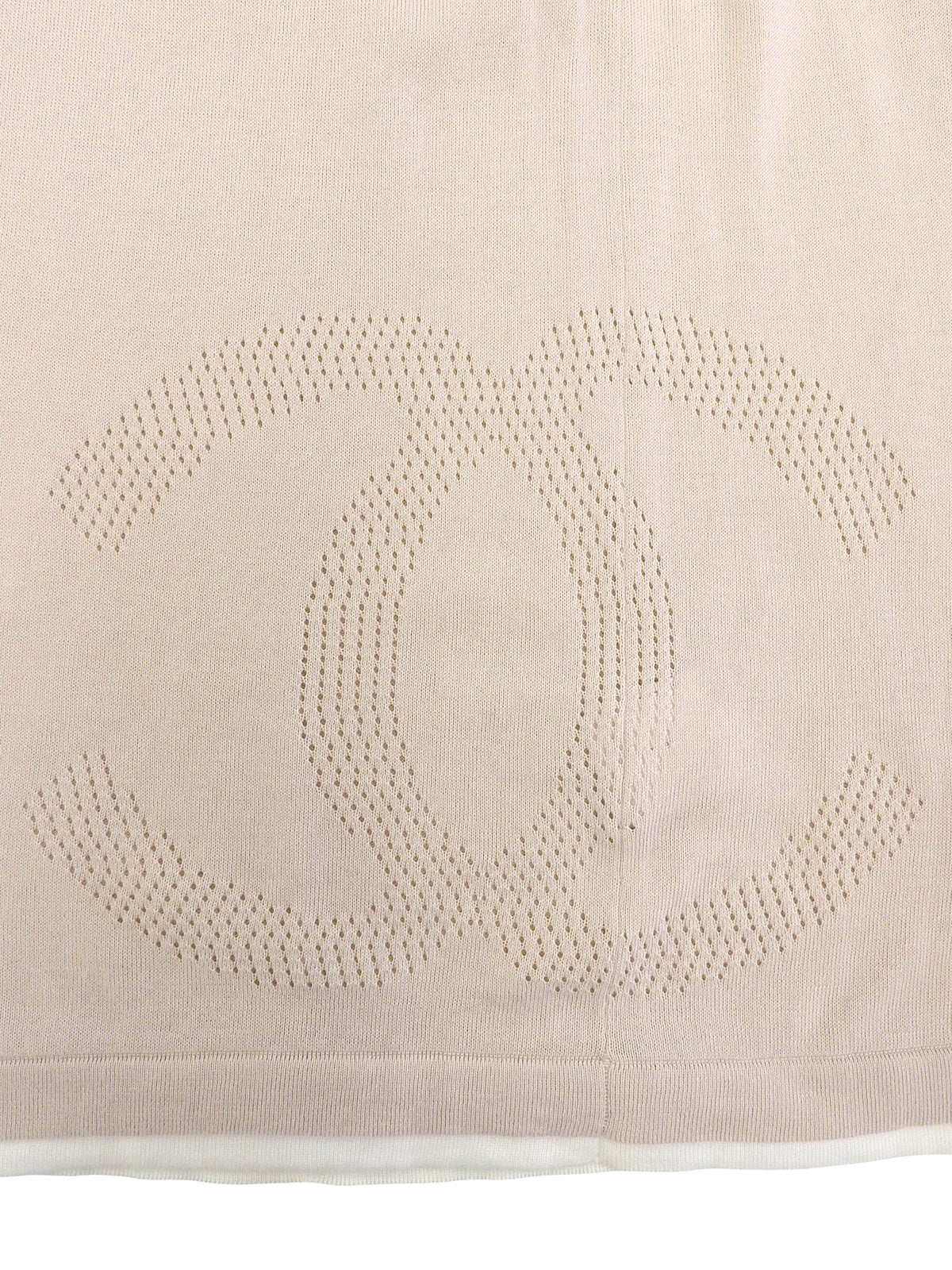 2008年粉色米色无袖上衣，饰有CC标志