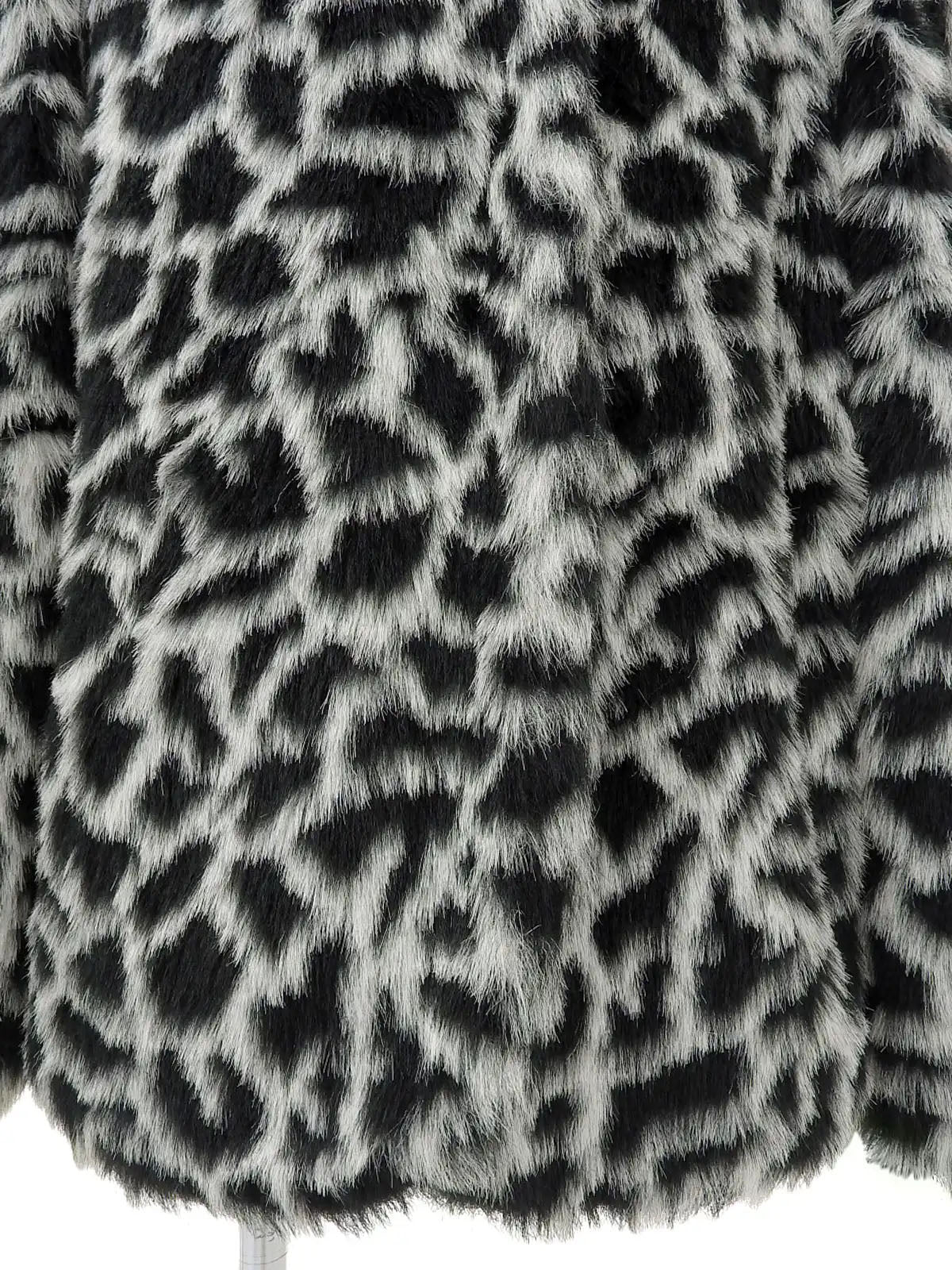 レオパードパターンフェイクファーコート　ホワイト／ブラック