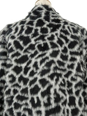 レオパードパターンフェイクファーコート　ホワイト／ブラック