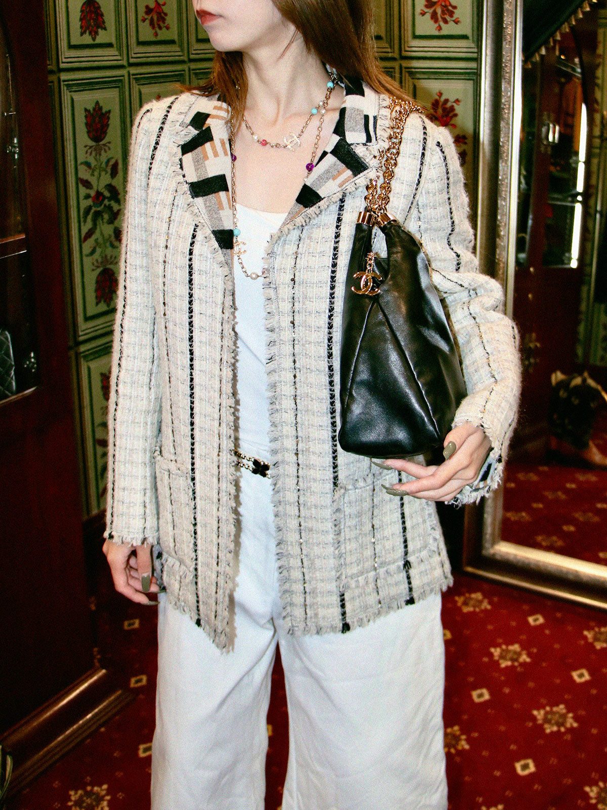 2004年製　ツイードリボンCCマークボタンジャケット　ホワイト／ブラック／グレー