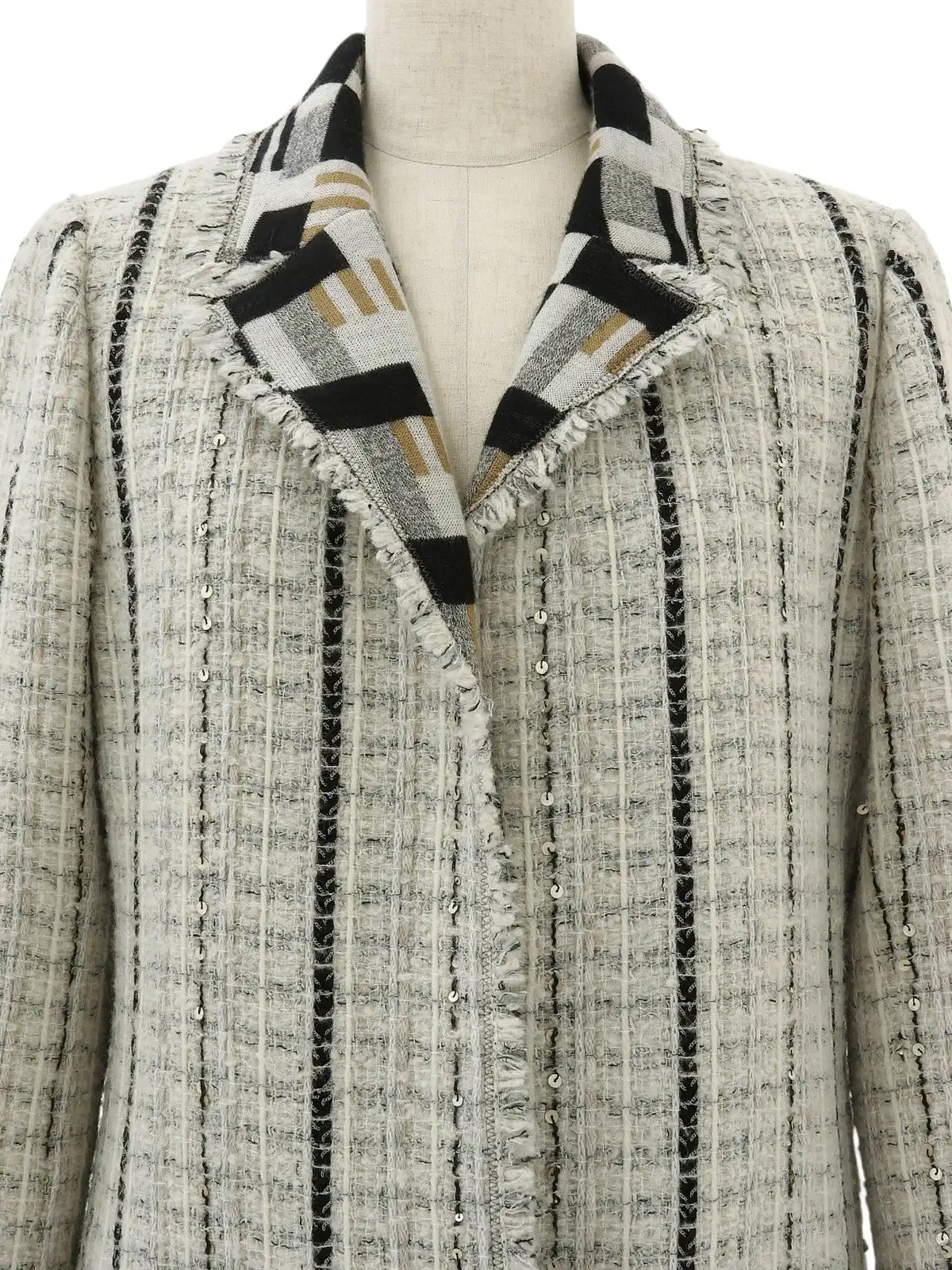 2004年製　ツイードリボンCCマークボタンジャケット　ホワイト／ブラック／グレー