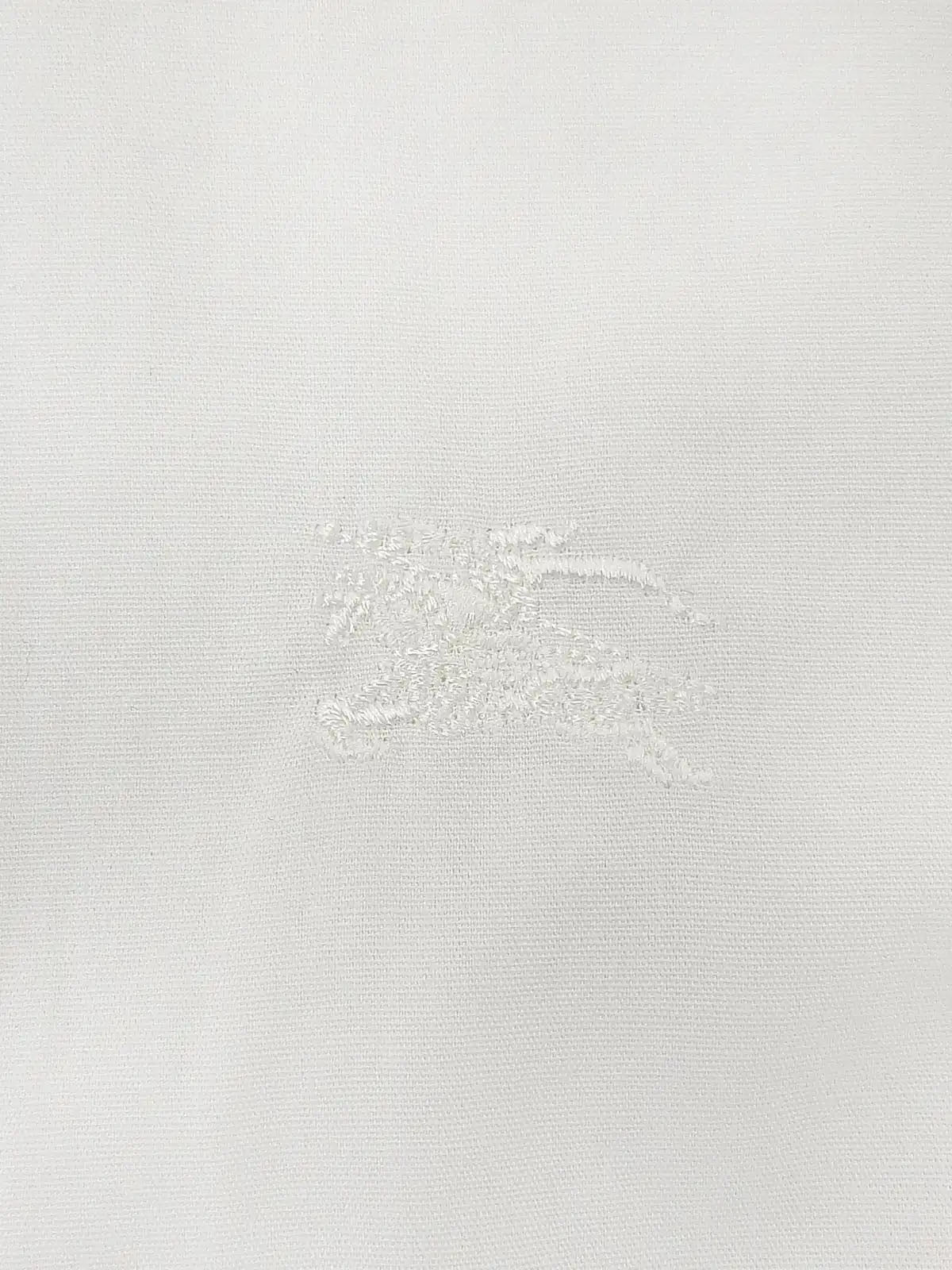 ロゴ刺繍クウォータースリーブシャツ　ホワイト／ベージュ