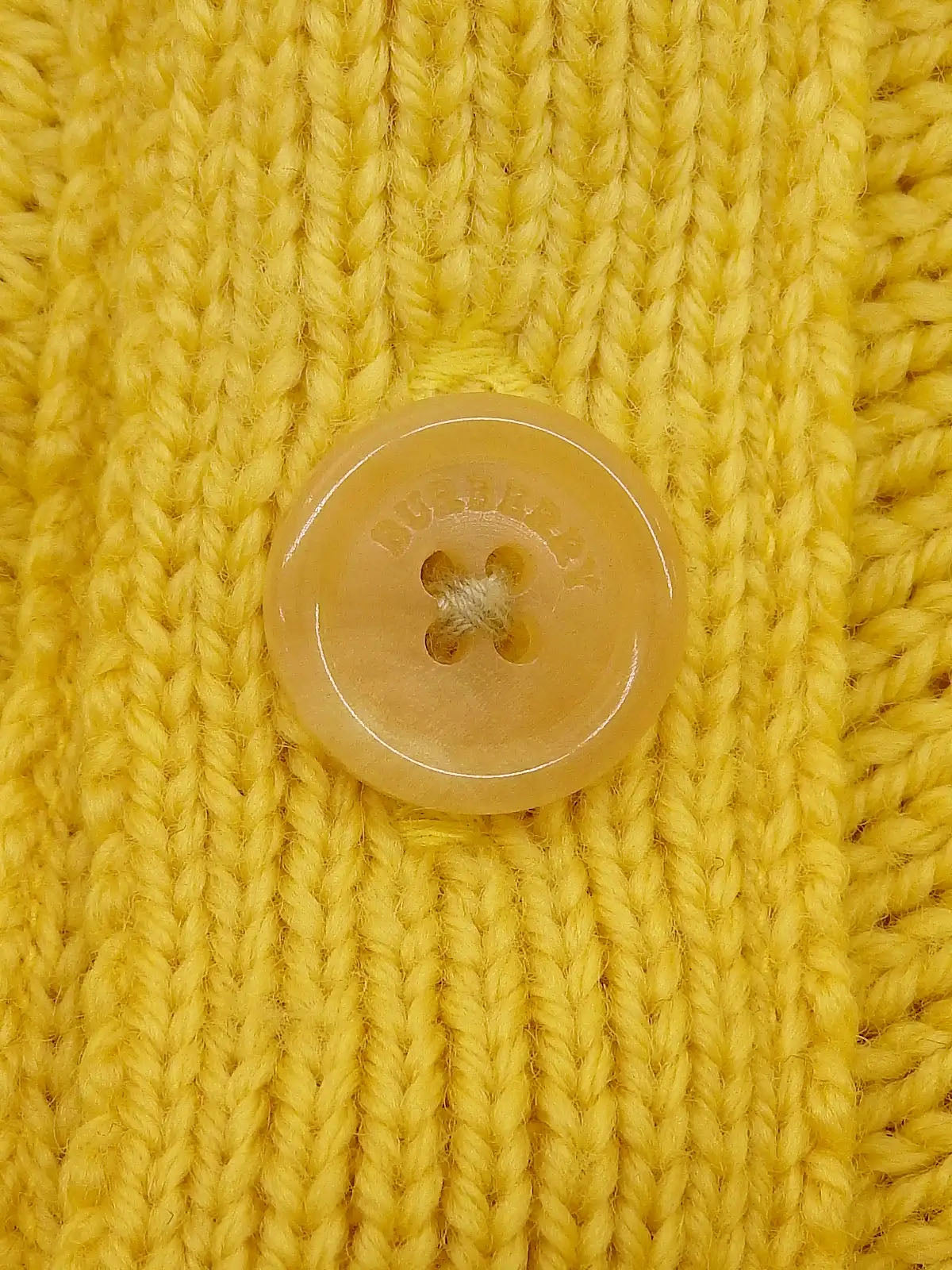 ウールロゴ刺繍ロングスリーブニットセーター　イエロー